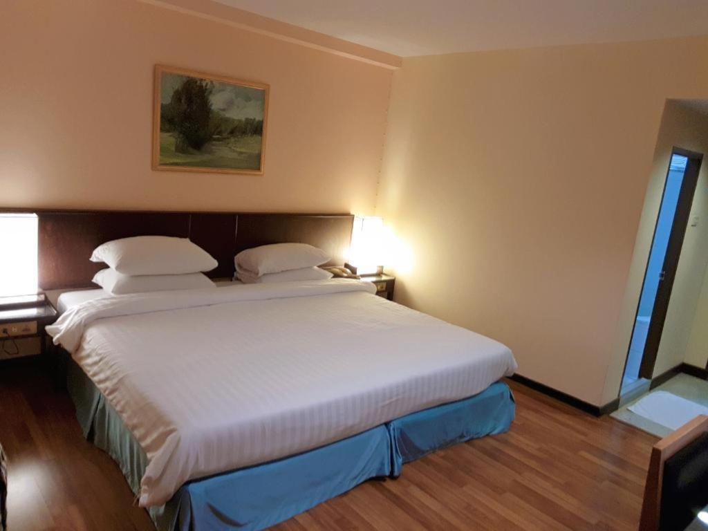 Dusit Hotel Sakon Nakhon Esterno foto