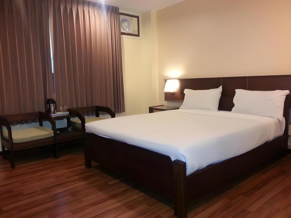 Dusit Hotel Sakon Nakhon Esterno foto