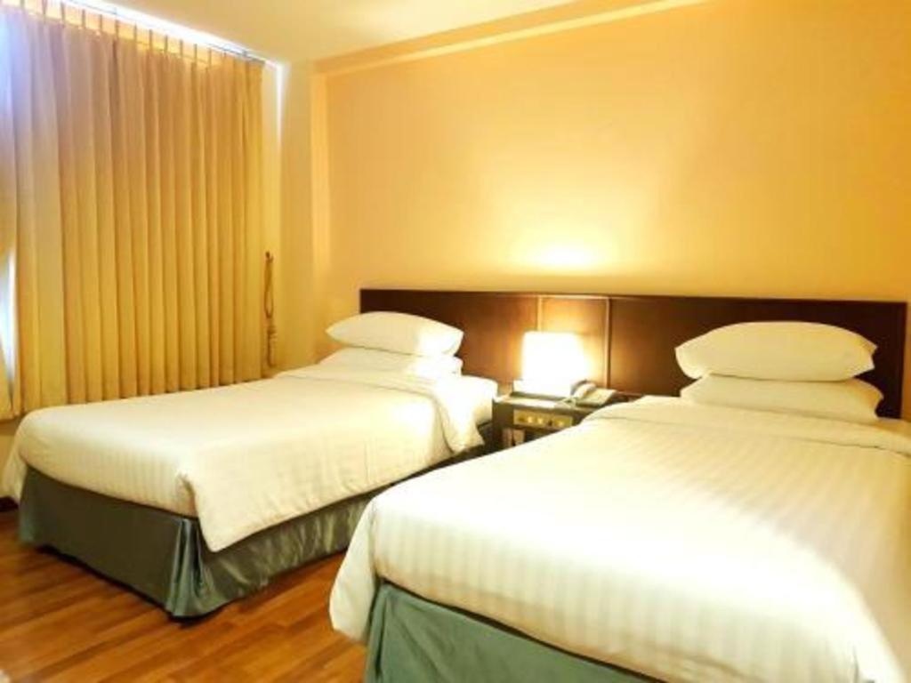 Dusit Hotel Sakon Nakhon Esterno foto