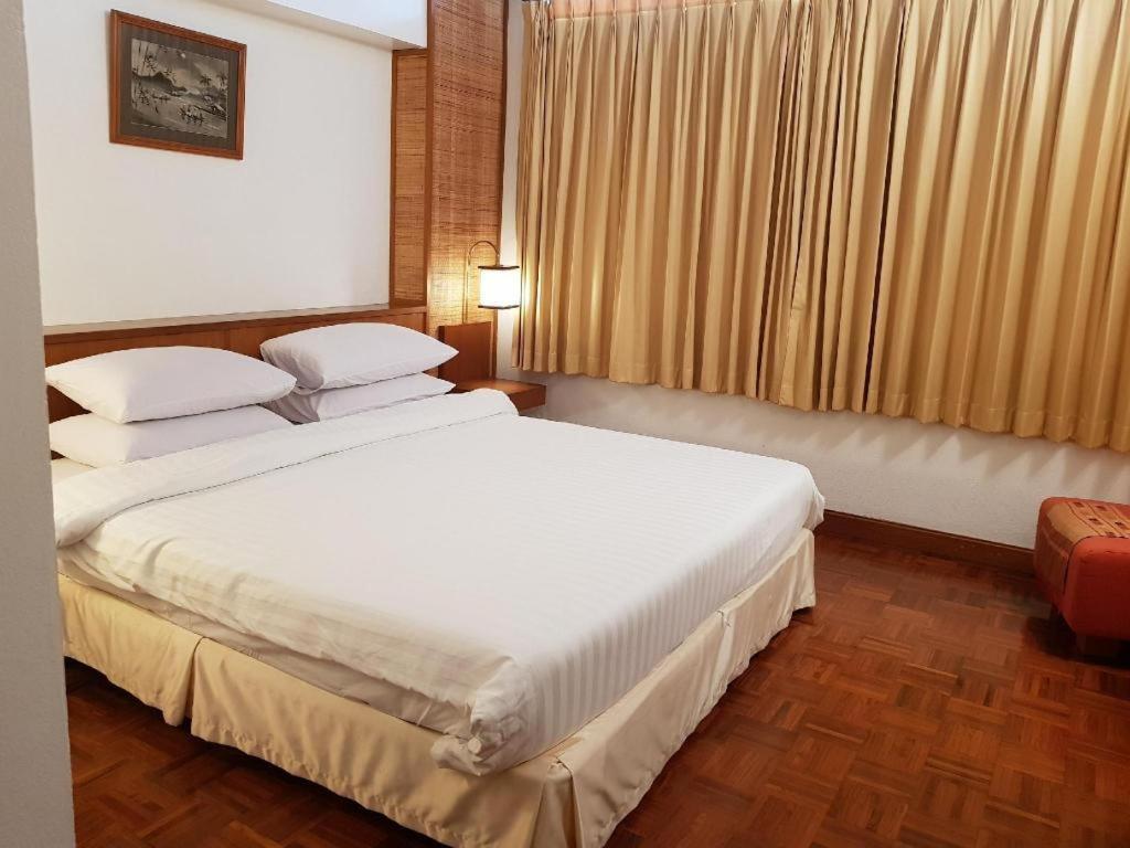 Dusit Hotel Sakon Nakhon Esterno foto