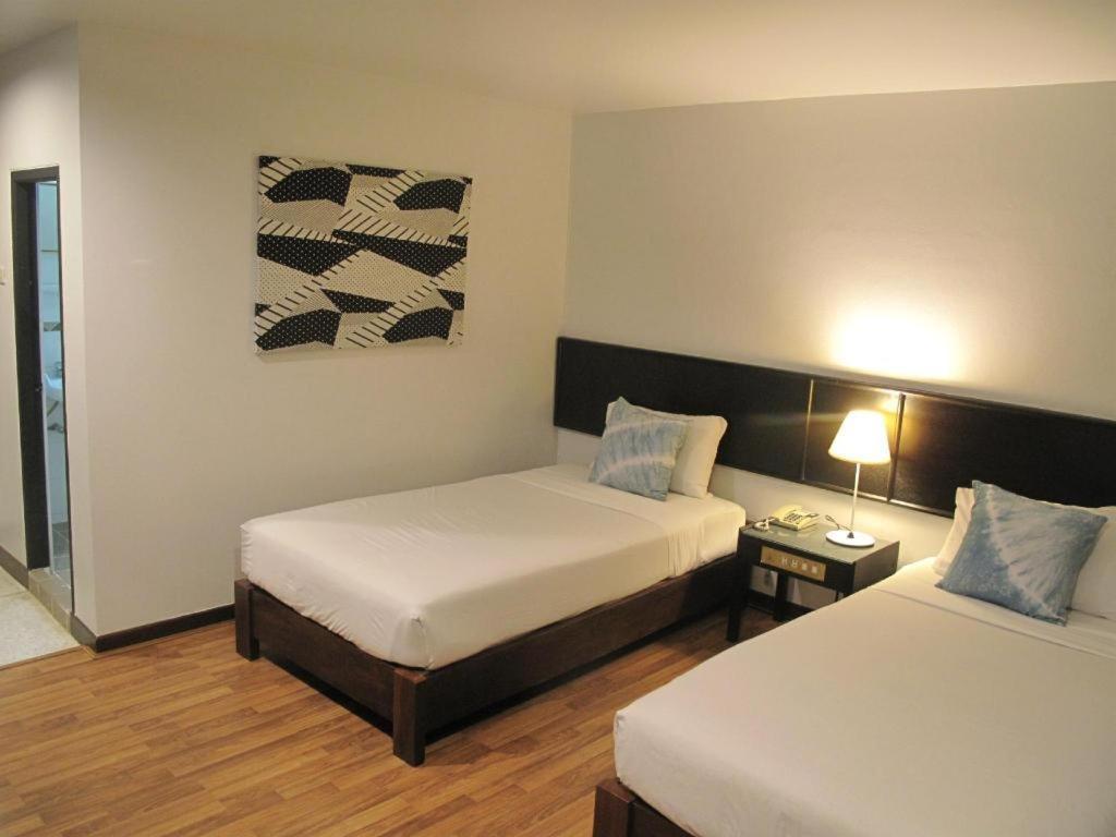Dusit Hotel Sakon Nakhon Esterno foto