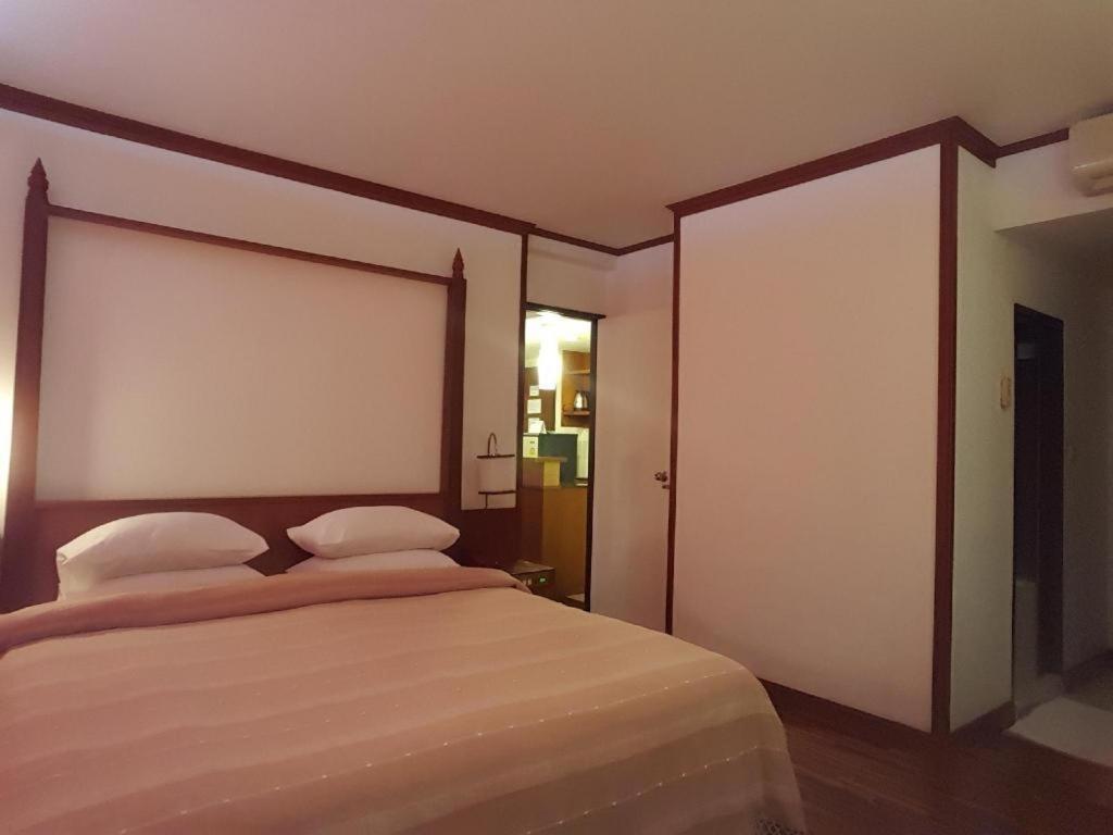 Dusit Hotel Sakon Nakhon Esterno foto